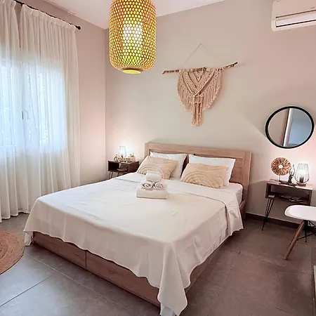 Sophia's Coastal Retreat بيت للعطل Korinós